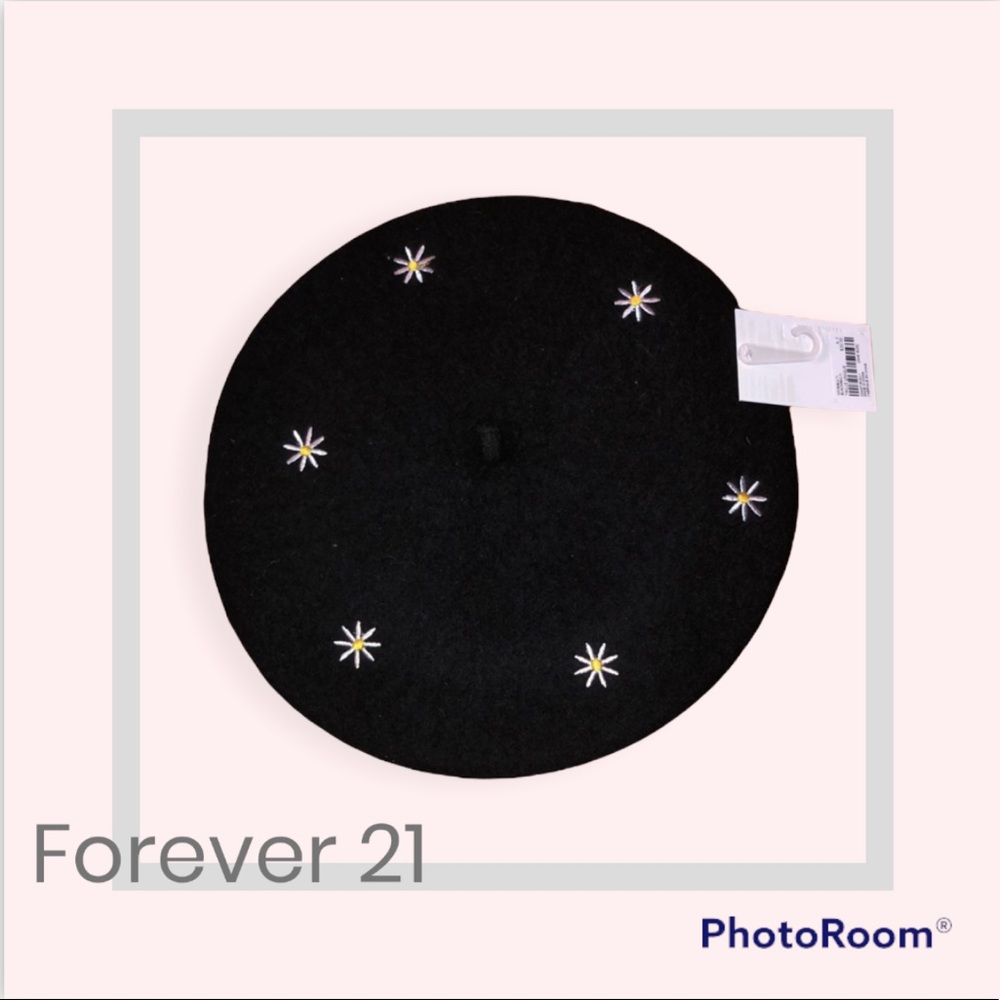 Brand new Embroidered Beret Hat with Daisy Design